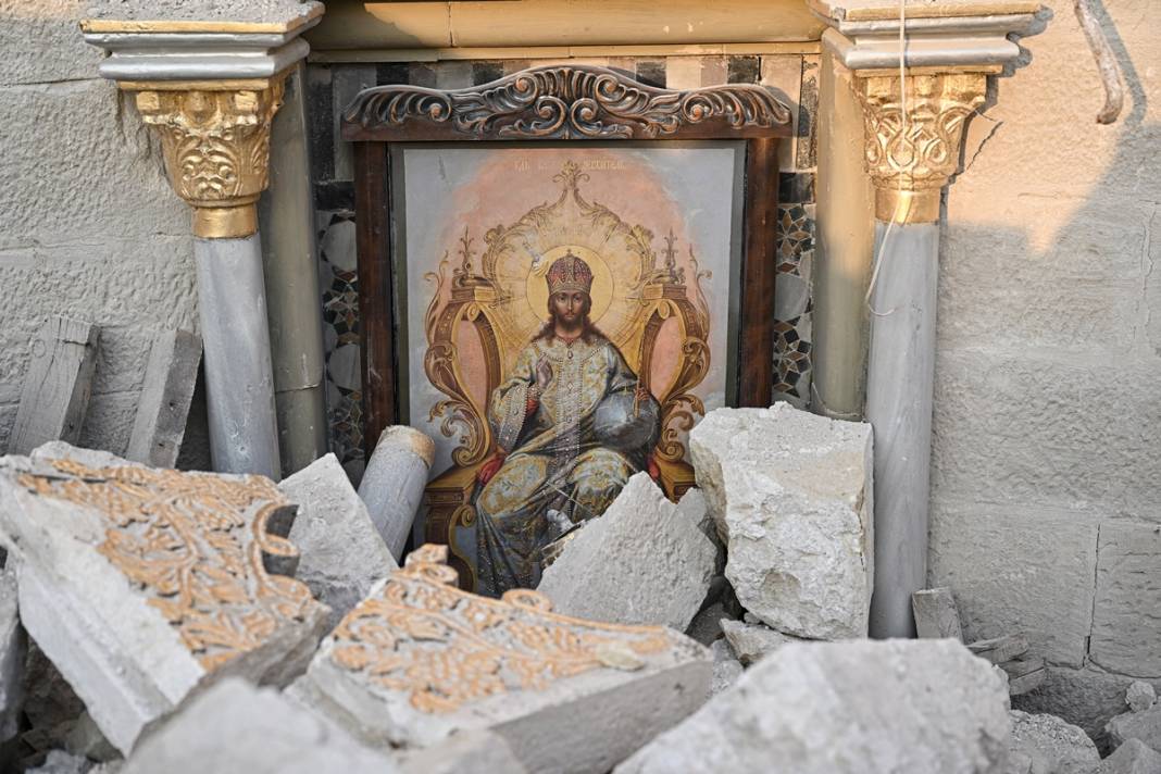 Önünden geçerken gözyaşlarını tutamıyorlar! Hatay'da sağlam kültürel yapı neredeyse kalmadı 20